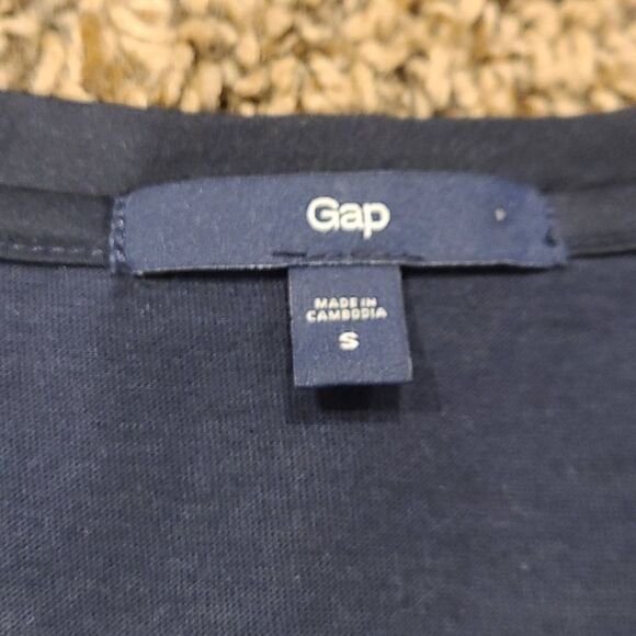 💙3 for $30💙 GAP Sleeveless Top - Picture 2 of 5